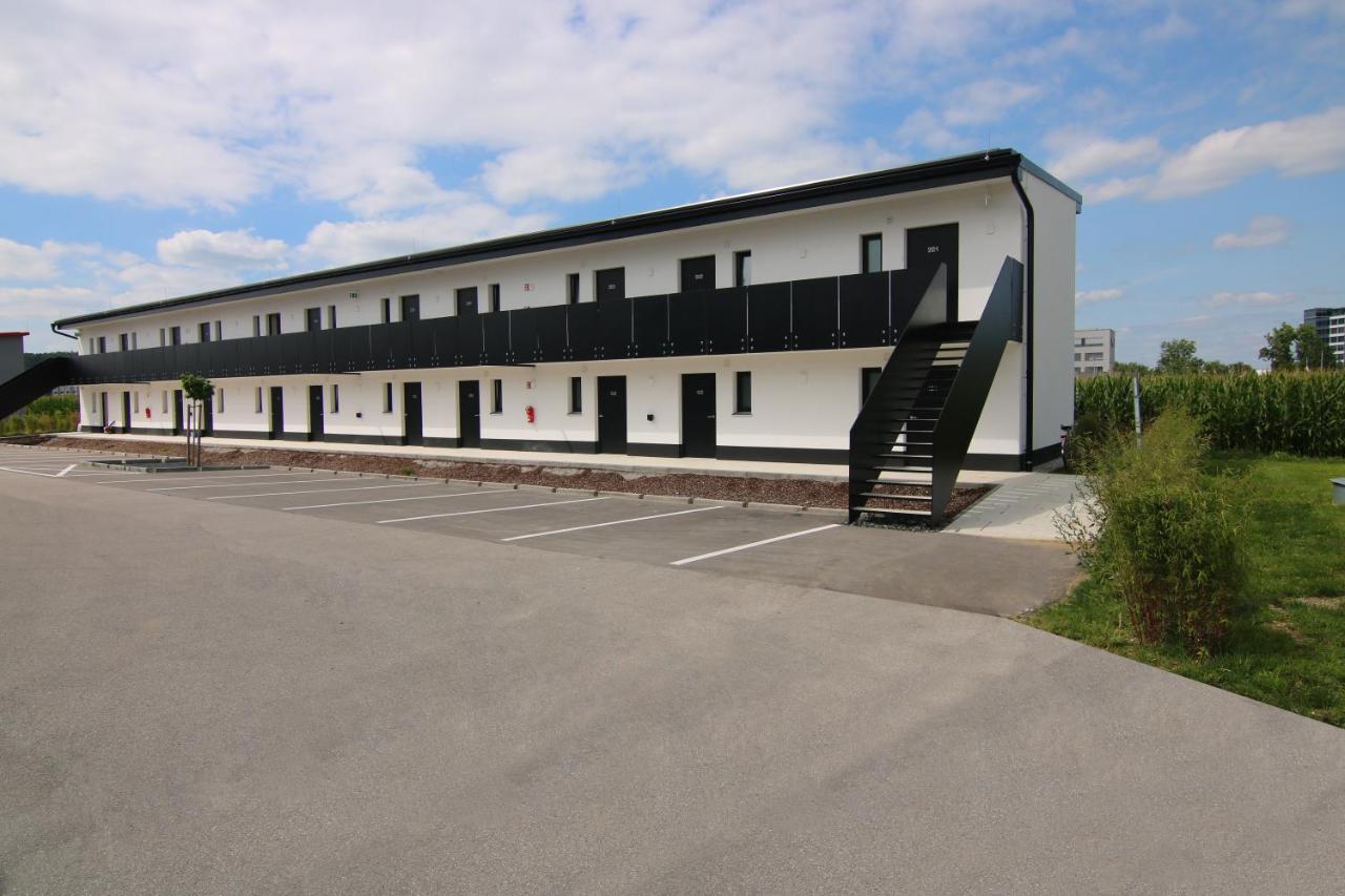 Me Hotel By Wmm Hotels Meitingen Екстериор снимка