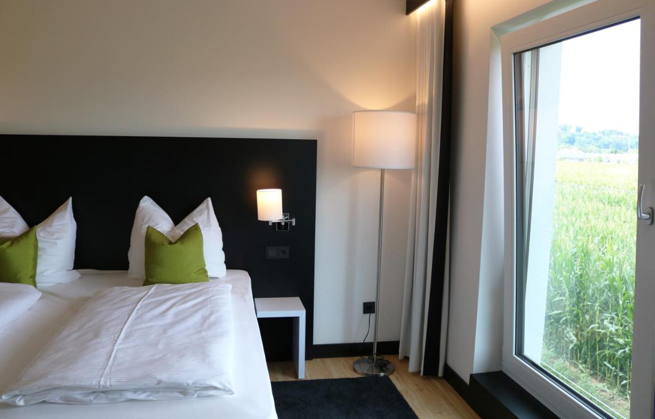 Me Hotel By Wmm Hotels Meitingen Екстериор снимка